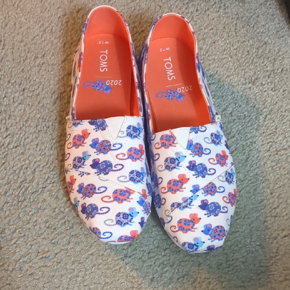 Toms White and Blue Patterned 3 Blind Mice Flats